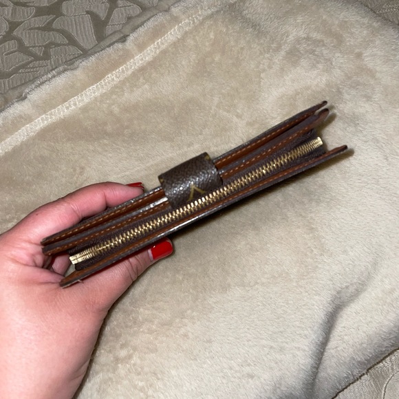 Monogram canvas Louis Vuitton wallet - Picture 16 of 16